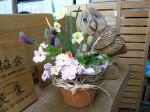 ふくろうと花かご
